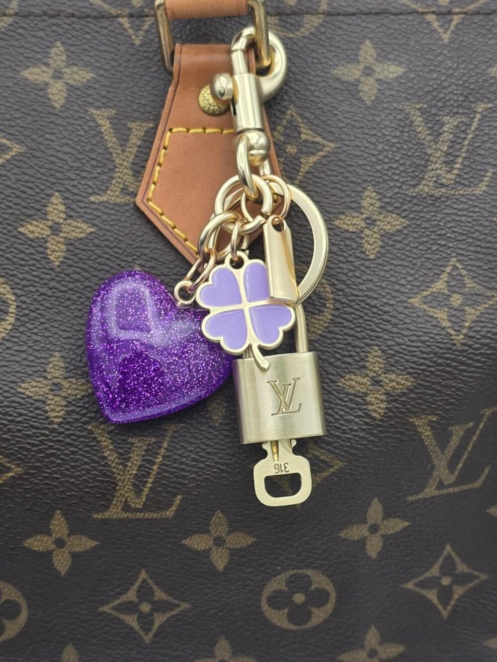 Authentic Louis Vuitton Gold Padlock 🔒Shiny LV Key + Unbranded Heart Bag Charm - Picture 2 of 10